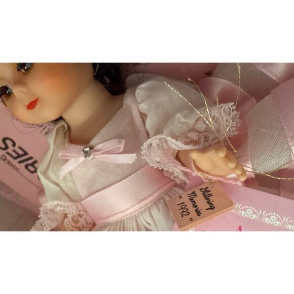 Madame Alexander Glittering Memories 1992 MADC Convention PROM QUEEN + Necklace - Picture 10 of 11